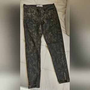 🎁Zara basic dark green camouflage like print denim